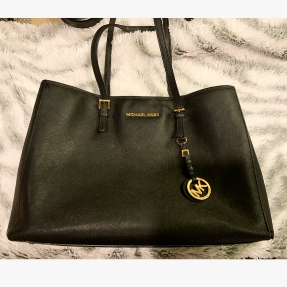 Michael Kors Handbags - Michael Kors Handbag GREAT CONDITION